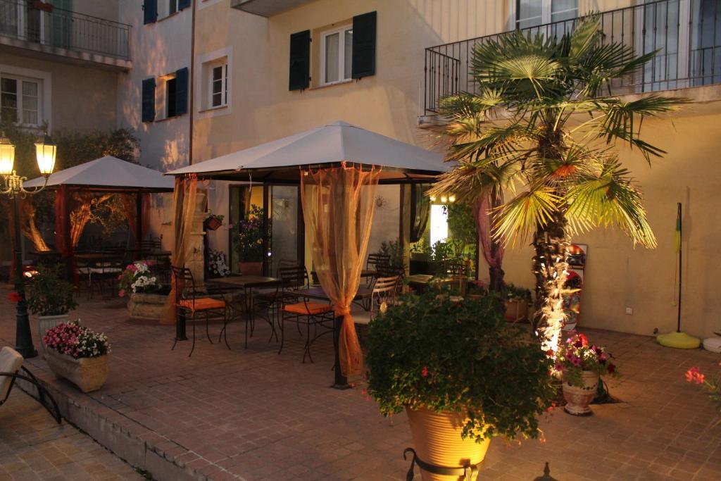 The Originals City, Hotel Le Village Provencal, Aix-En-Provence Nord Pertuis Buitenkant foto