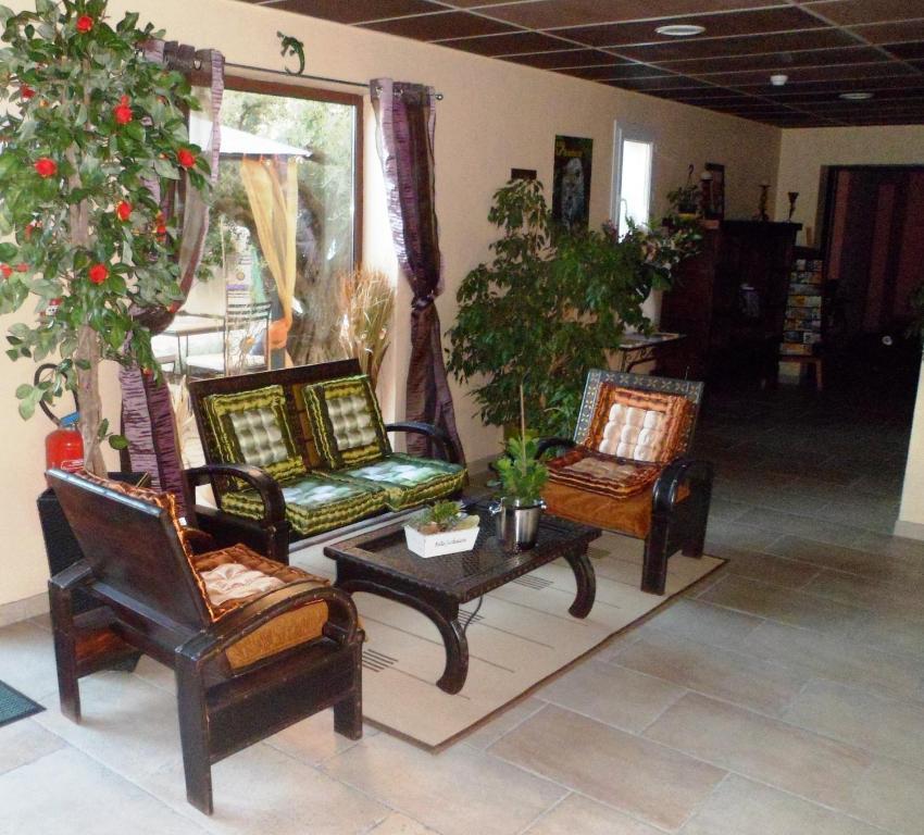 The Originals City, Hotel Le Village Provencal, Aix-En-Provence Nord Pertuis Buitenkant foto