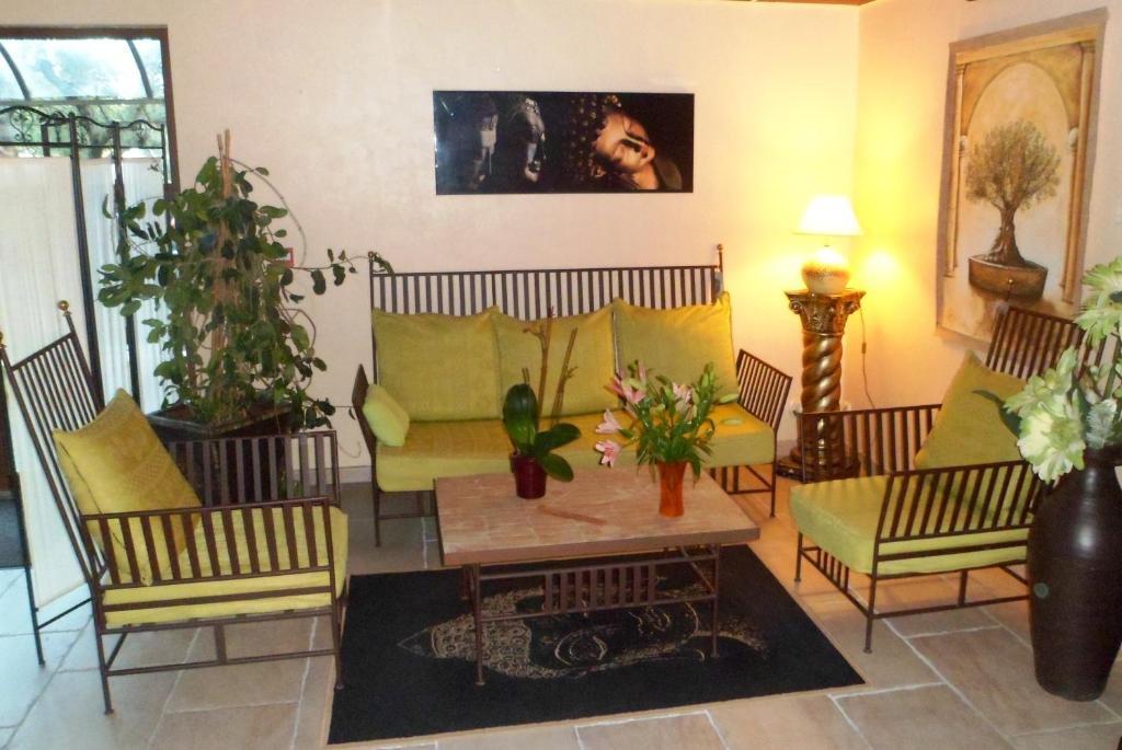 The Originals City, Hotel Le Village Provencal, Aix-En-Provence Nord Pertuis Buitenkant foto